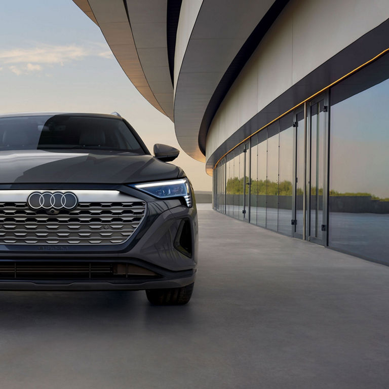 Close-up of the front bumper of the Audi Q8 e-tron®.