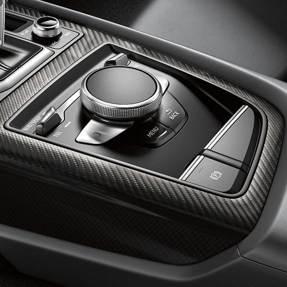 Close-up of the console with Carbon inlays in the Audi R8 Coupe.
