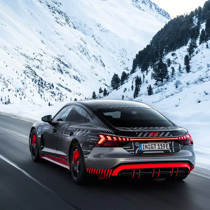 Side and rear view Audi e-tron GT concept