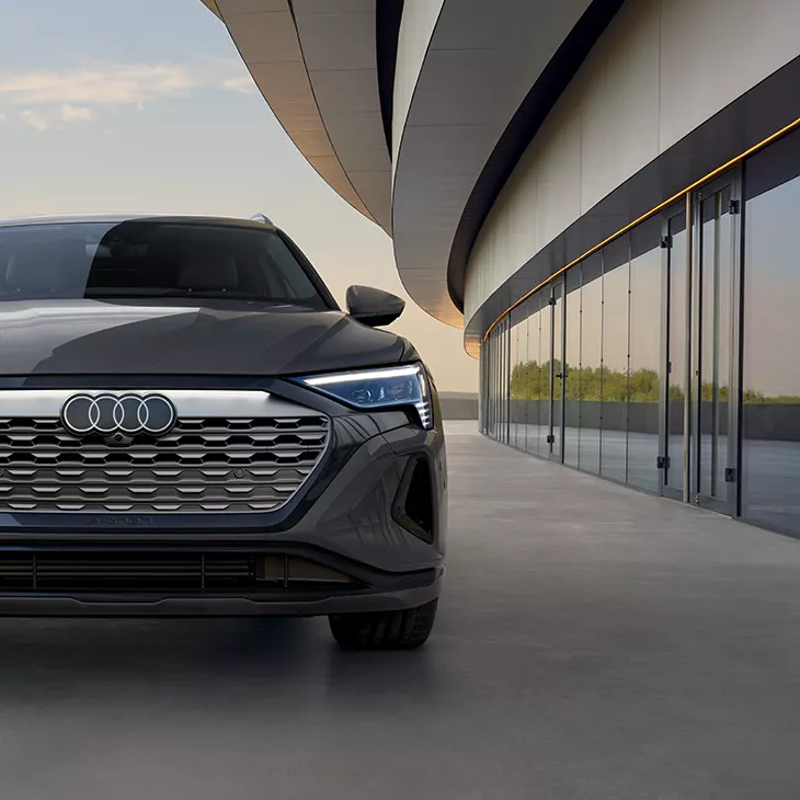 Close-up of the front bumper of the Audi Q8 e-tron®. 