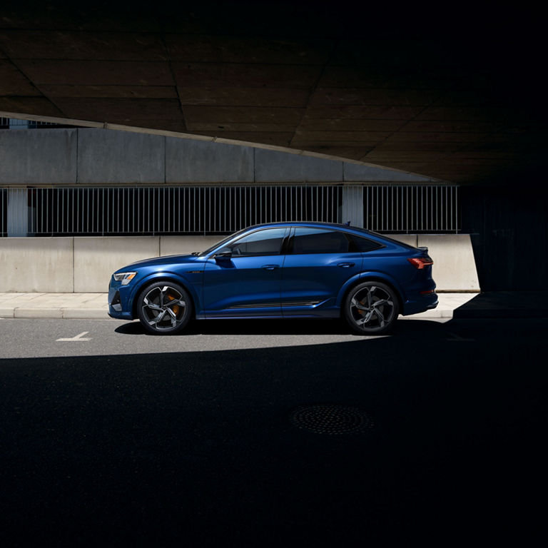 Side profile of the Audi e-tron® S Sportback.