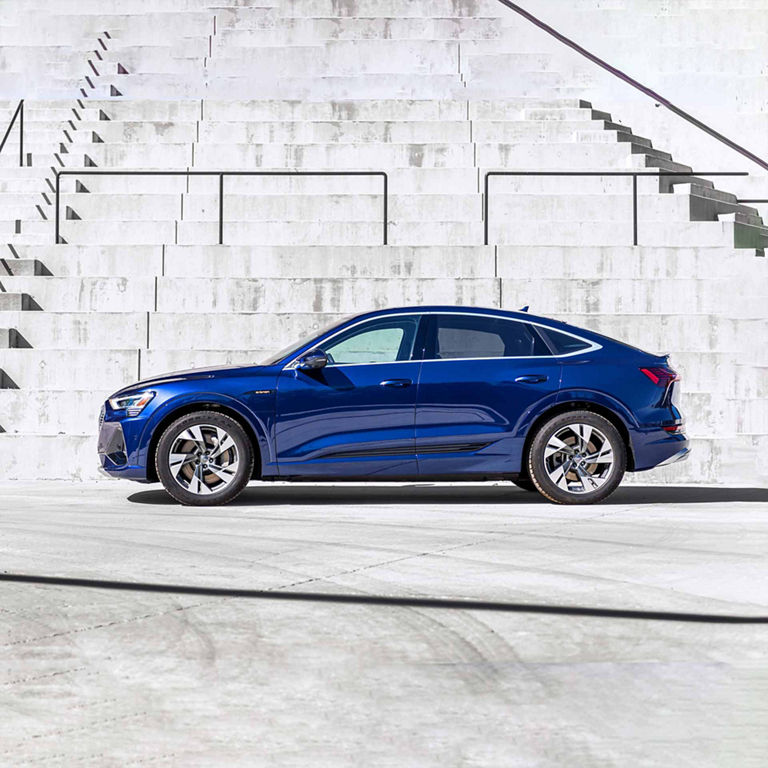 Side profile of the Audi e-tron® Sportback.