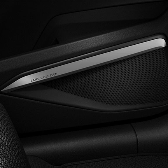 Close-up of the Bang & Olufsen® speakers in the Audi Q8 e-tron®.