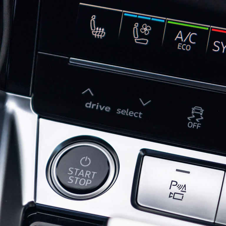 Close-up of the Audi drive select button on the Audi e-tron® S Sportback.