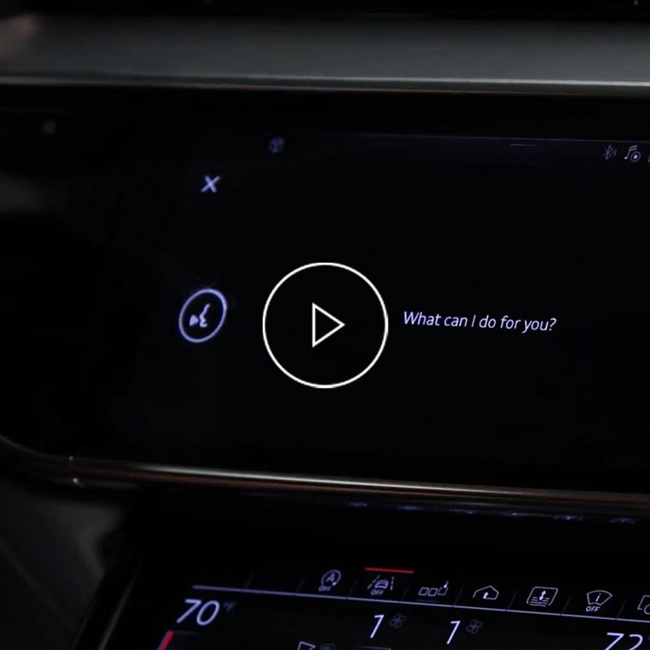 Close-up photo on the MMI screen displaying the voice recognition prompt.