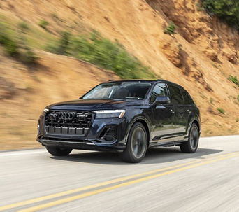 2026 Audi Q7 parked side view