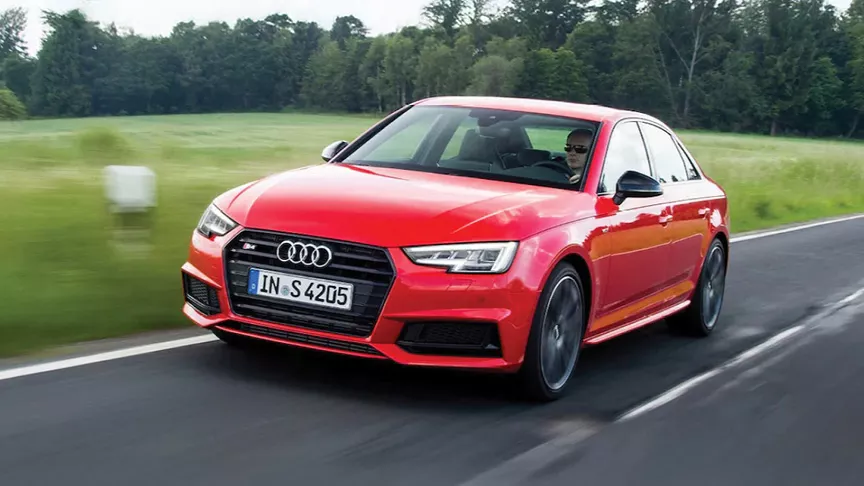Three quarter view of an Audi q7 vehicle parked.