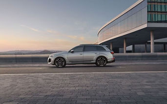 2025 Audi Q7 Driving