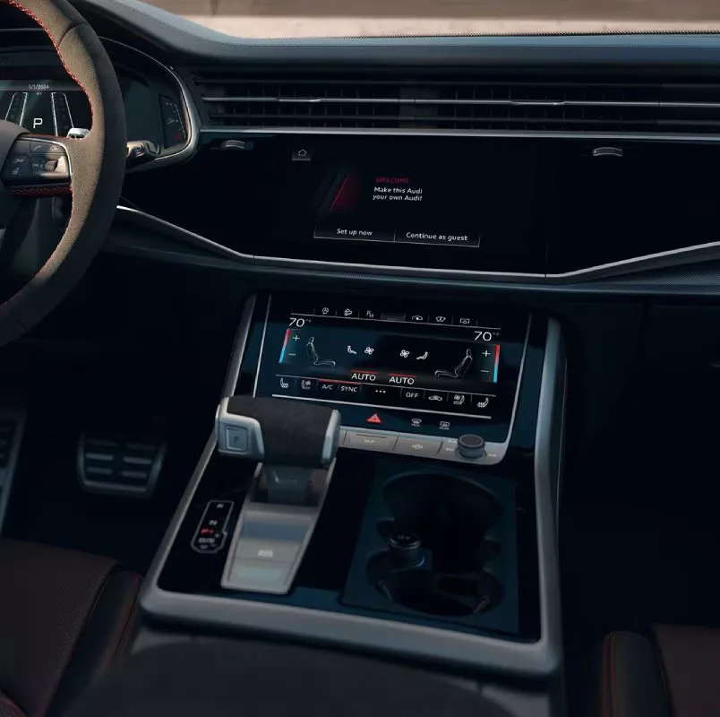 2025 Audi RS Q8 technology