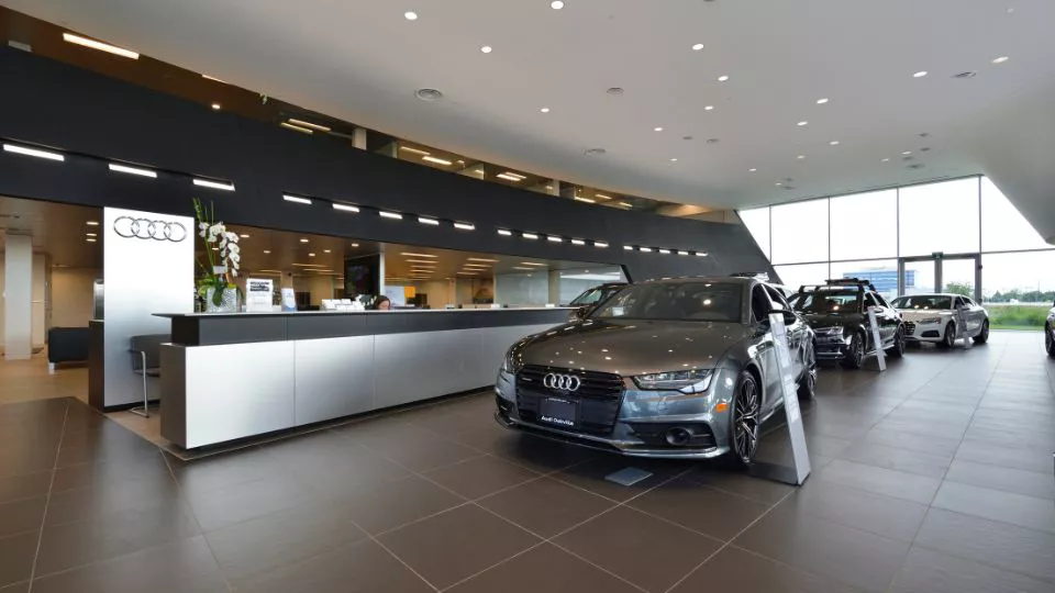 All new Q5 front profile driving