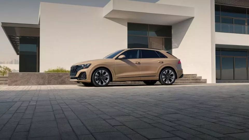 New 2025 Audi Q8 SUV Side View