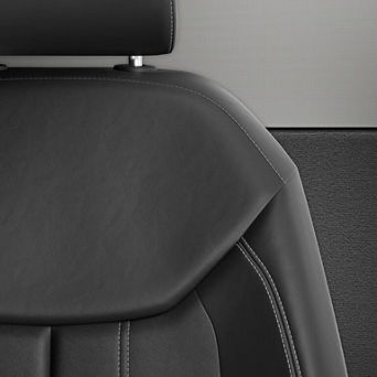 Gros plan sur un siège de voiture noir.