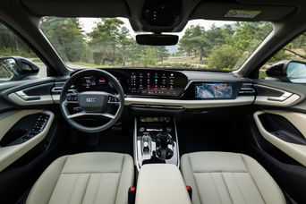 Vue intérieure d’un Audi A5 avec des sièges beiges