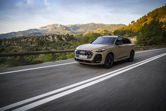 Vue d’un Audi Q5 en train de rouler sur l’autoroute