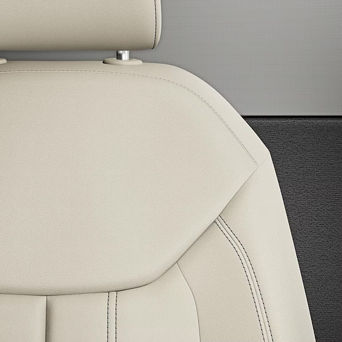 Gros plan sur un siège de voiture beige clair