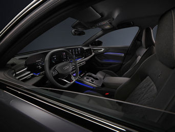 Vue intérieure du siège avant et du volant d’un Audi A5.