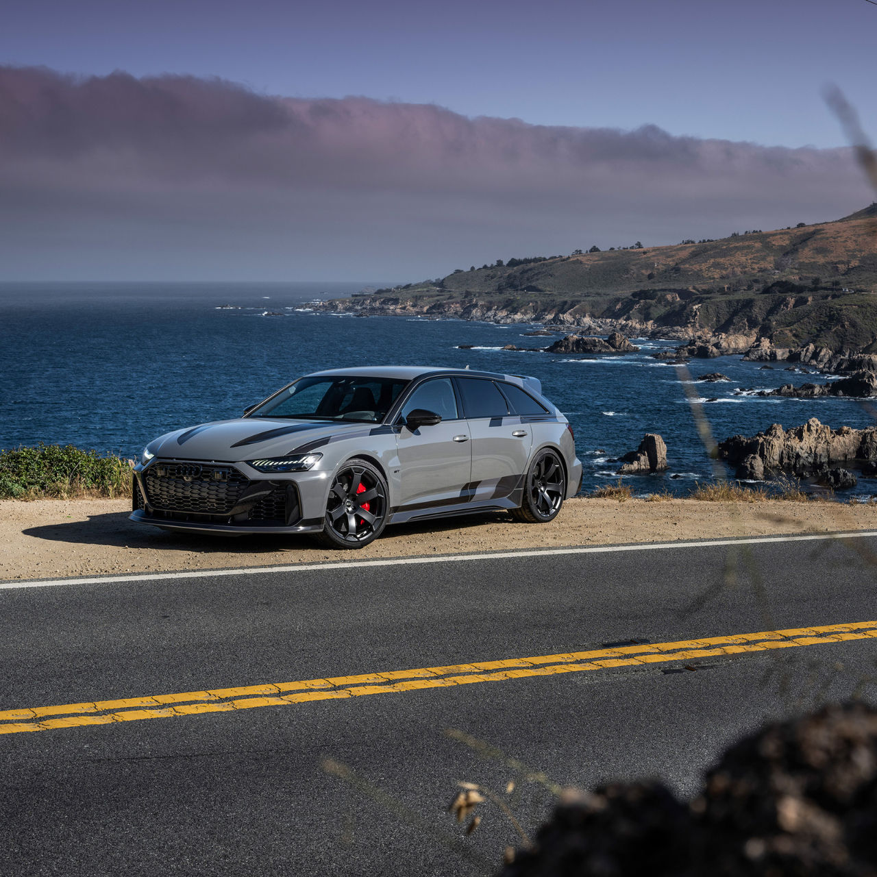 Right profile view of an Audi Q8 e-tron parked.