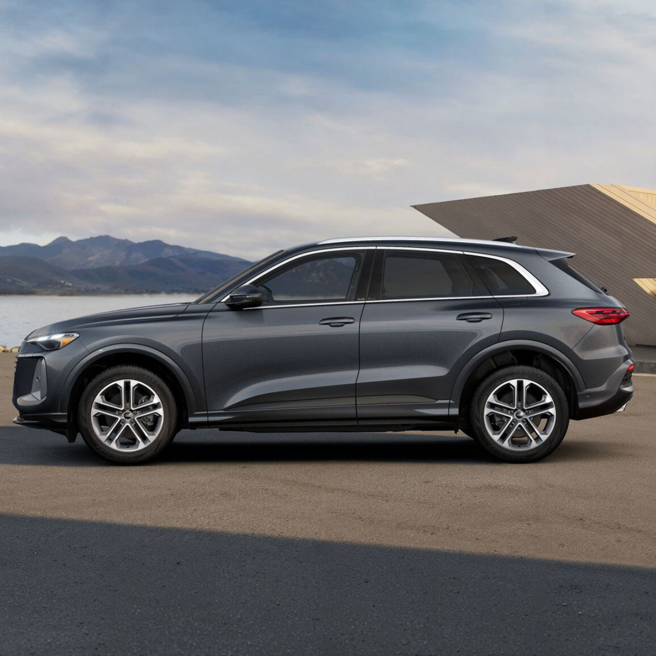 Left profile view of an Audi Q7 accelerating.