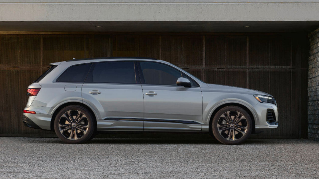 2025 Audi Q7 Exterior In Home Driveway