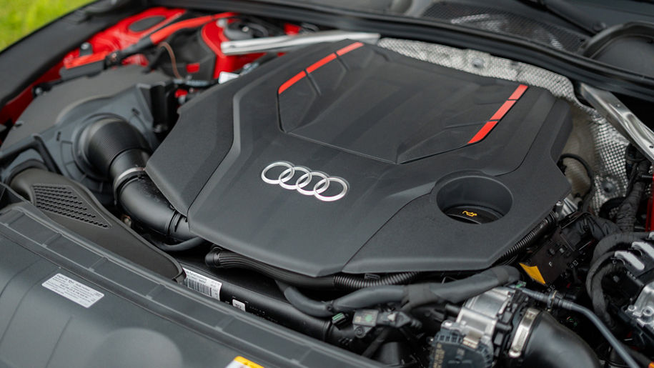 Front profile view of an Audi Q7 accelerating.