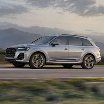 Side profile view of Audi Q7