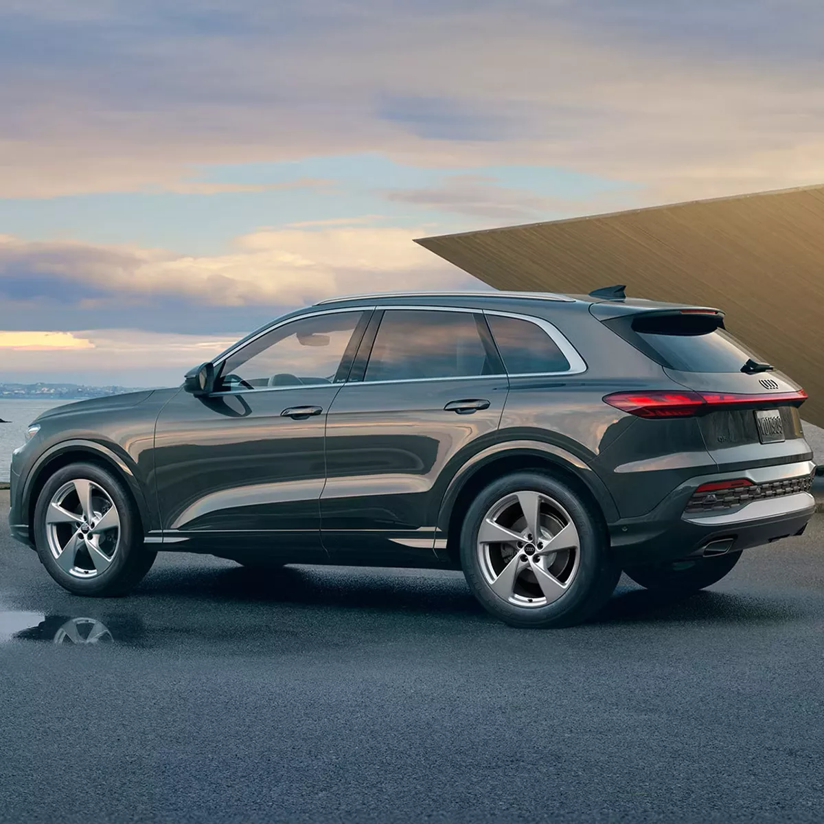3/4 side view of the Audi Q5 parked.