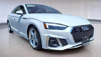 Three quarter profile view of an Audi A5 Sportback Premium Plus 45 TFSI® S tronic®