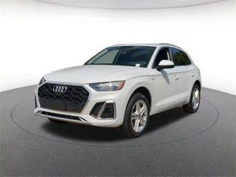 Side profile of an Audi Q5 Plug-in Hybrid parked.