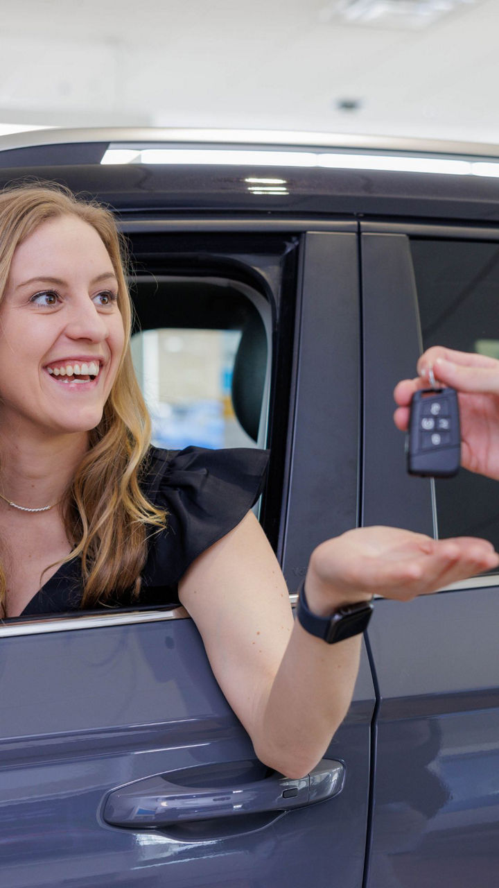 Audi employee working with a customer.