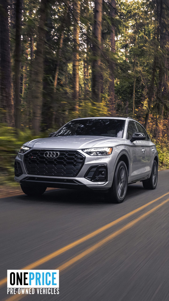 Front View of the Audi Q5 Accelerating