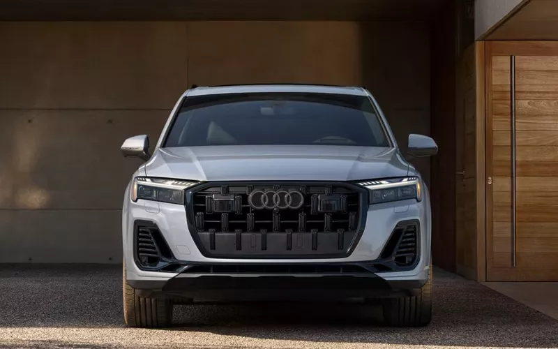 Audi Dealership serving Santa Barbara, CA - 2025 Audi Q7