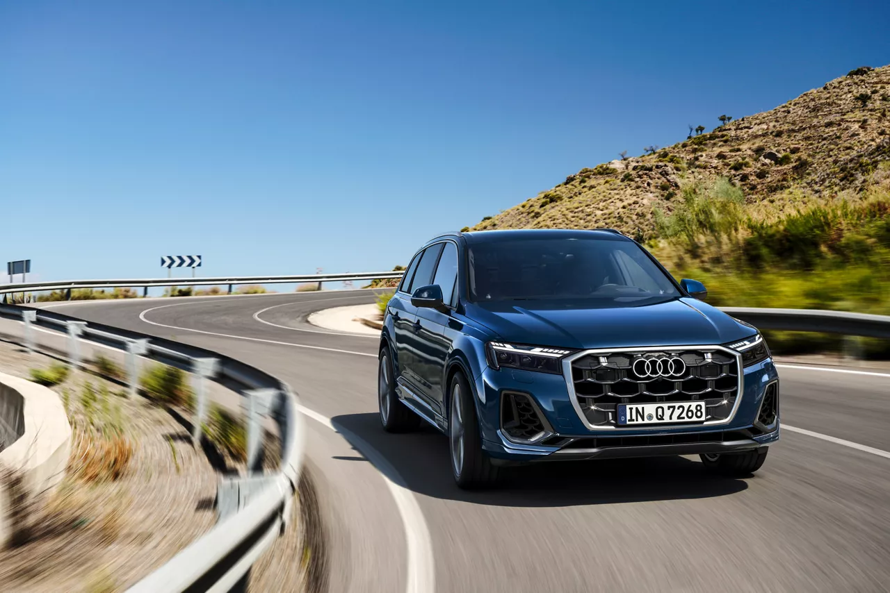 Audi Q7 front view driving