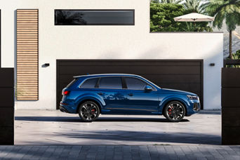 Side view Q6 etron beach photo