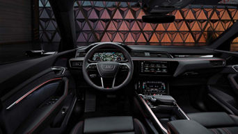 Q8 e-tron media display