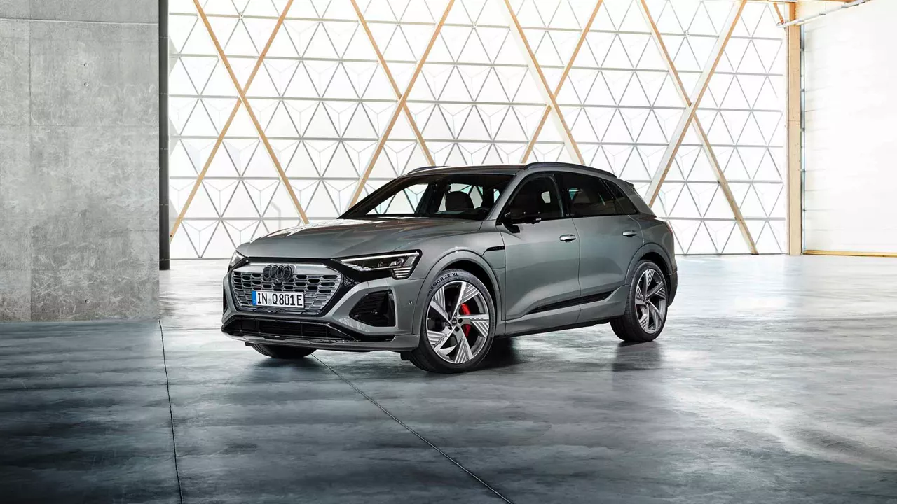 Right side view Q8 e-tron 