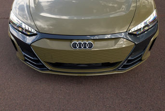 Front view s etron
