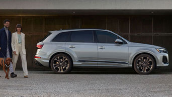 Side view of Audi Q7 55 TSI quattro