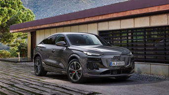Front three quarters view of an Audi Q6 e-tron