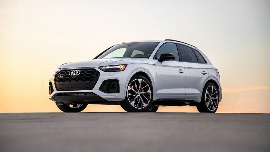Exterior three-quarter view of an Audi Q5, parked.