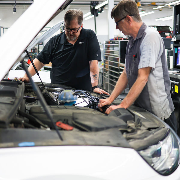 Front profile view of an Audi Q7 accelerating.