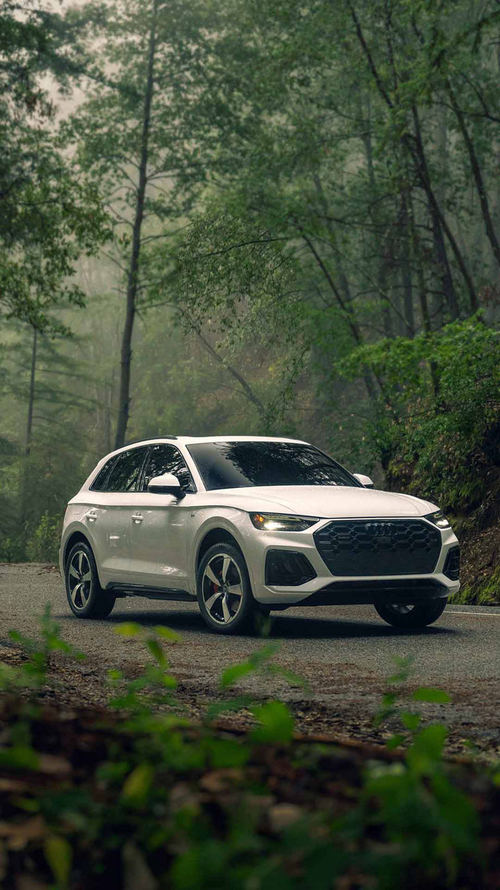 Front View of the Audi Q5 Accelerating