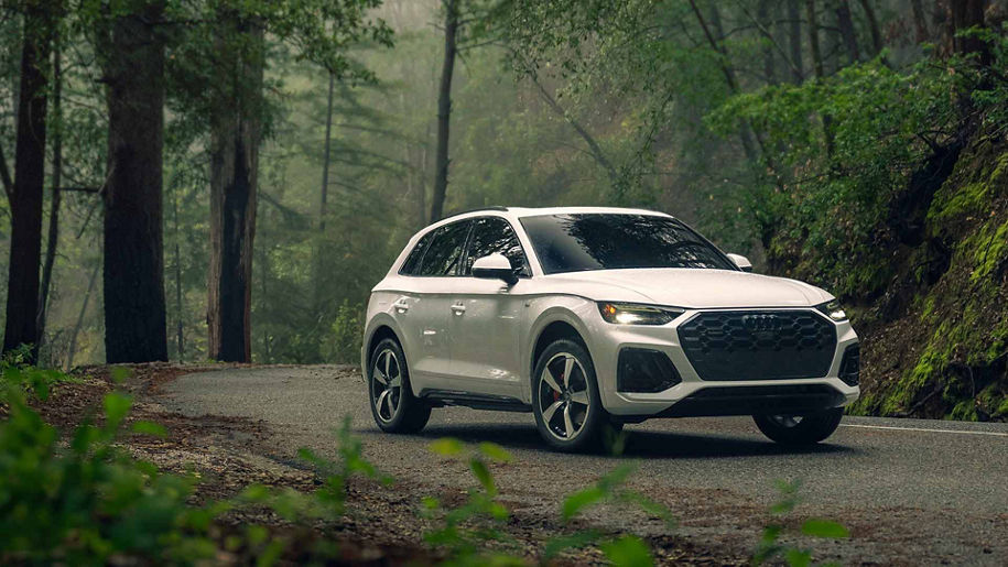 Front View of the Audi Q5 Accelerating