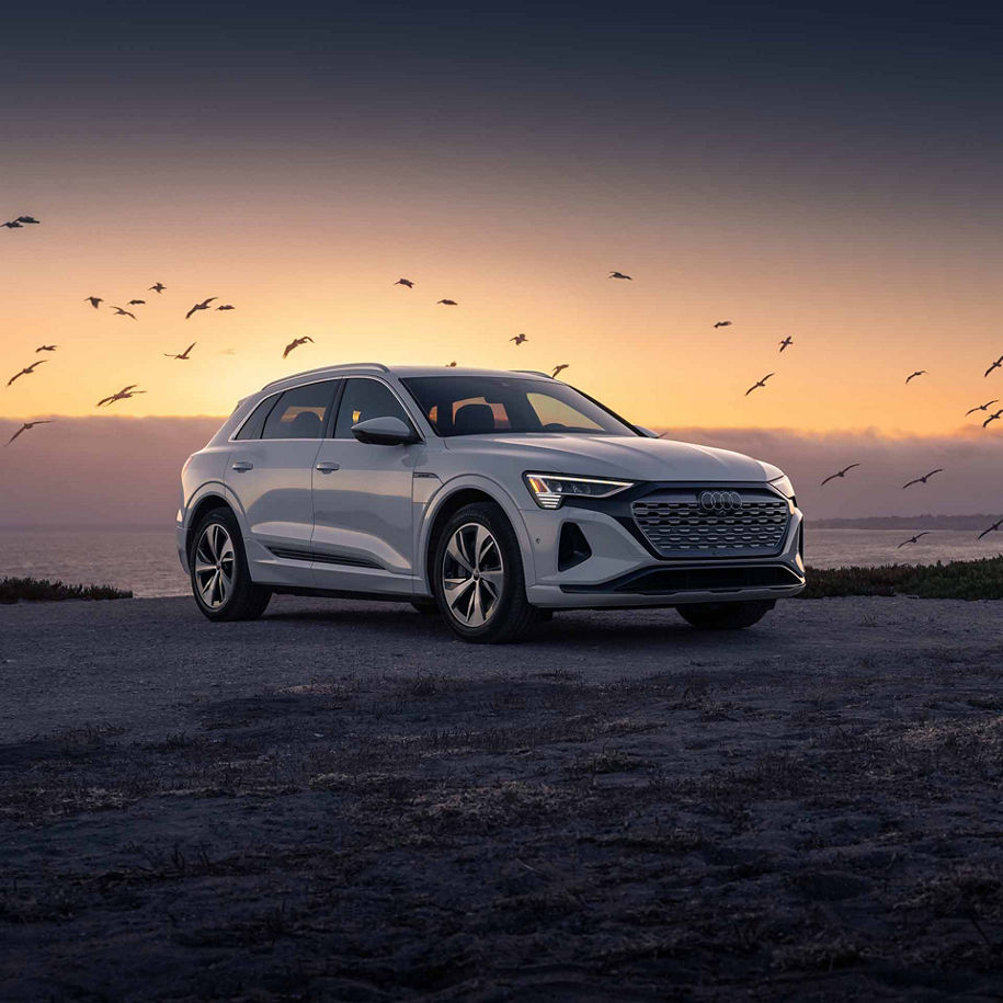 Right profile view of an Audi Q8 e-tron parked.